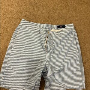 Vineyard Vines Blue and White Striped Shorts (size 32)